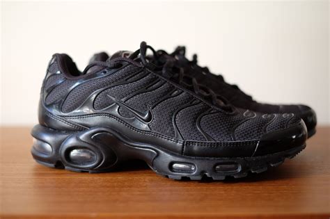 nike tn all black.